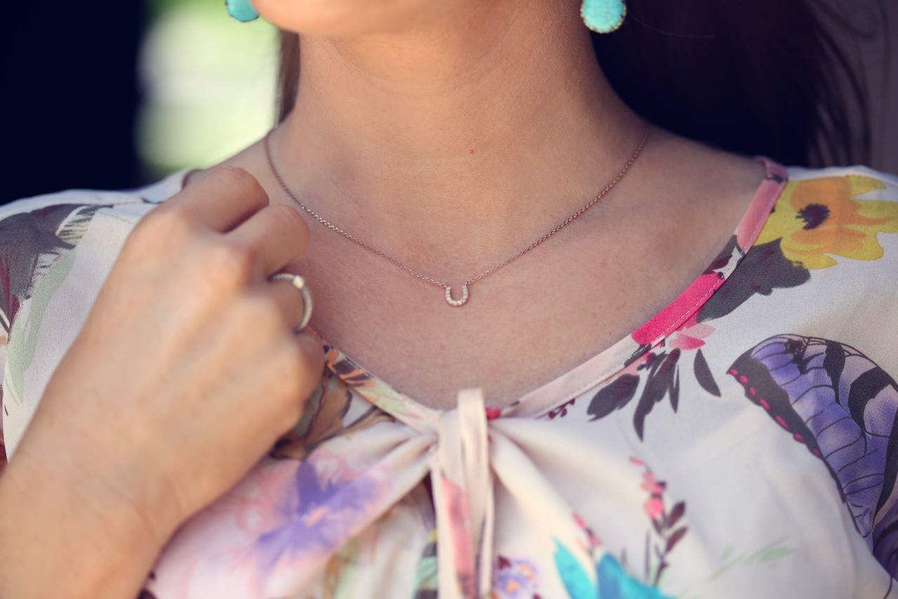 Lucky Horseshoe Necklace in rose gold
