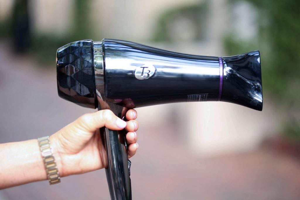 T3 Featherweight Luxe 2i Blow Dryer Review